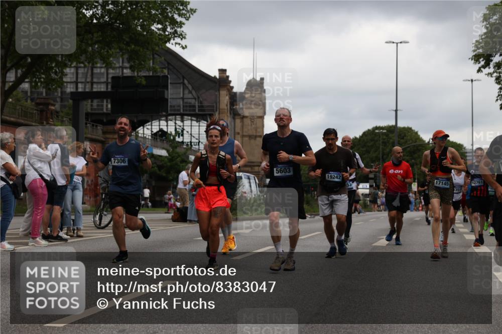 29.06.2025 - hella hamburg halbmarathon Yannick Fuchs http://msf.ph/oto/8383047 29.06.2025 10:55:04 20KM 1188, 1453, 1823, 2426, 2661, 3698, 5379, 5602, 5603, 5613, 5775, 6201, 6674, 6708, 6757, 6921, 7006, 7250, 7306, 7759, 7761, 8177, 8483, 8662, 9020, 9021, 9071, 9611, 9984, 10295, 11702, 12377, 12789, 12908, 13459, 13516, 13558, 15269, 16621, 17145, 17181, 17226, 17951, 18133, 18757, 19117, 19146, 19242 meine-sportfotos.de