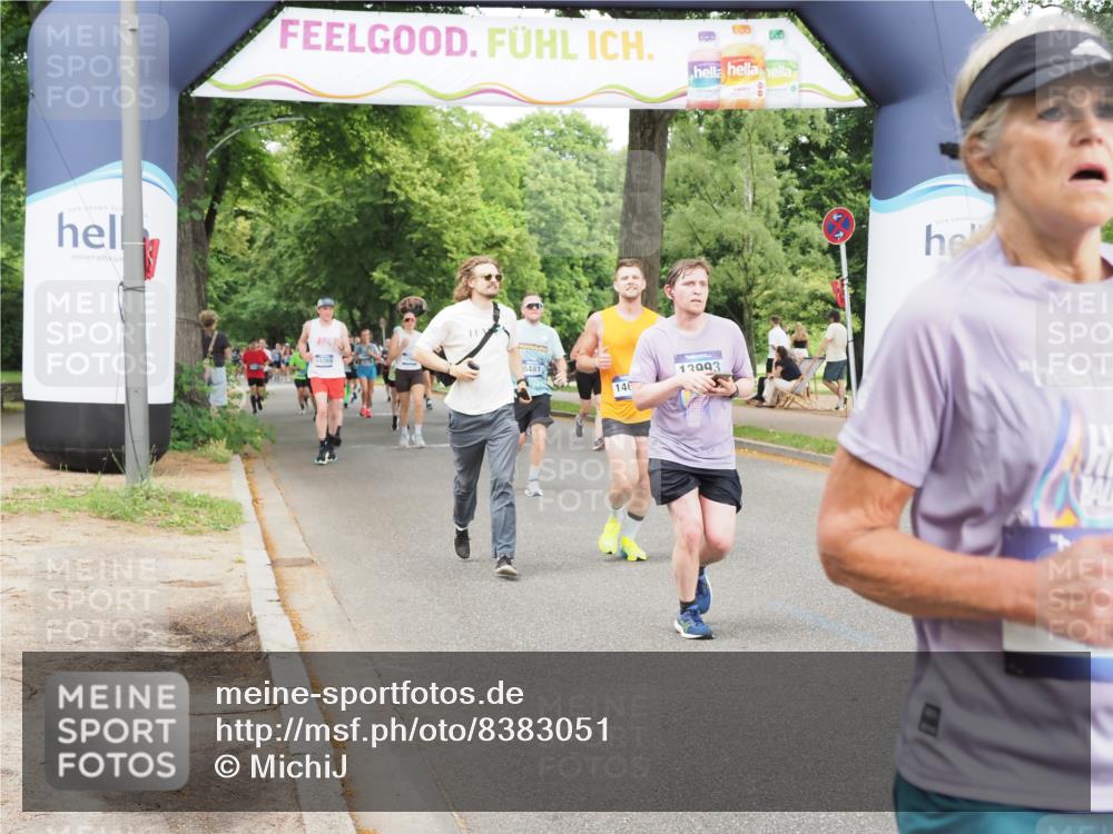 29.06.2025 - hella hamburg halbmarathon MichiJ http://msf.ph/oto/8383051 29.06.2025 10:46:48 Zwischen KM18-KM19 3780, 6327, 8481, 9741, 10271, 11366, 11937, 13993, 14471, 14577, 14631, 15269, 18063 meine-sportfotos.de
