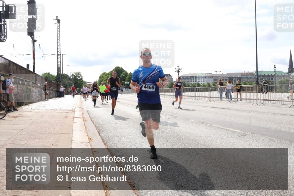 29.06.2025 - hella hamburg halbmarathon Lena Gebhardt http://msf.ph/oto/8383090 29.06.2025 10:15:39 Lombardsbrücke 2024, 4466, 1440, 1524, 2110, 2720, 2989, 3167, 3417, 3650, 4007, 4466, 4492, 4494, 5069, 5271, 5739, 5986, 6317, 6376, 6576, 7452, 7809, 7810, 7941, 7942, 8256, 8746, 8885, 9192, 9307, 9423, 9657, 9675, 9847, 9997, 10108, 10608, 10775, 10858, 11303, 11478, 11774, 11783, 12427, 12457, 12469, 12521, 13179, 13197, 13453, 13500, 13818, 13951, 14413, 14423, 14550, 14552, 15150, 15307, 15740 meine-sportfotos.de