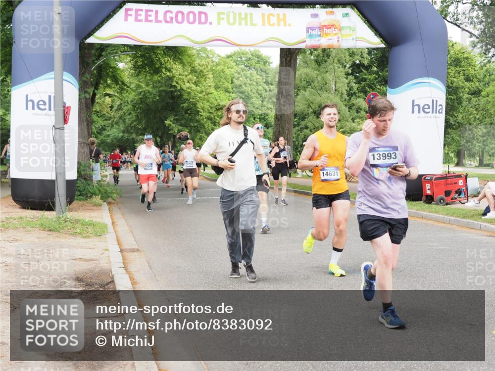 29.06.2025 - hella hamburg halbmarathon MichiJ http://msf.ph/oto/8383092 29.06.2025 10:46:49 Zwischen KM18-KM19 3780, 6327, 8481, 9741, 10271, 11366, 11937, 13993, 14471, 14577, 14631, 15269, 18063 meine-sportfotos.de