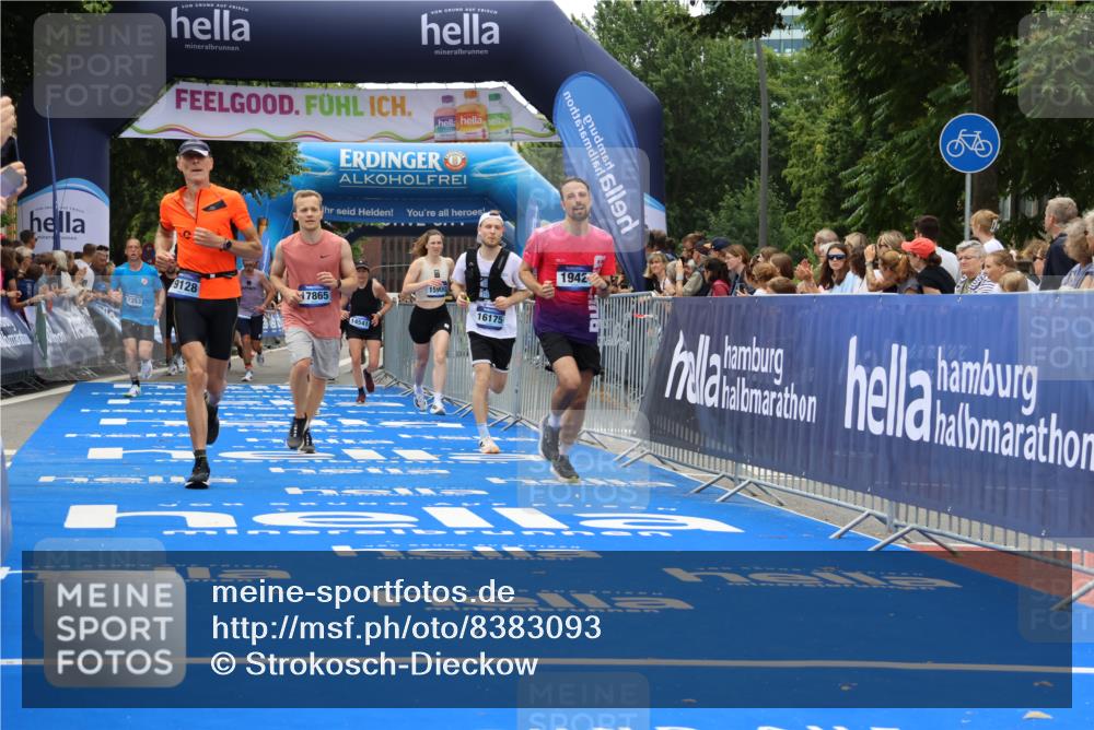 29.06.2025 - hella hamburg halbmarathon Strokosch-Dieckow http://msf.ph/oto/8383093 29.06.2025 10:46:40 Ziel 1920, 1942, 3976, 6630, 9051, 11858, 13525, 13554, 14541, 15026, 15133, 15206, 15714, 15900, 16175, 17353, 17669, 17743, 17865, 18297, 19128 meine-sportfotos.de