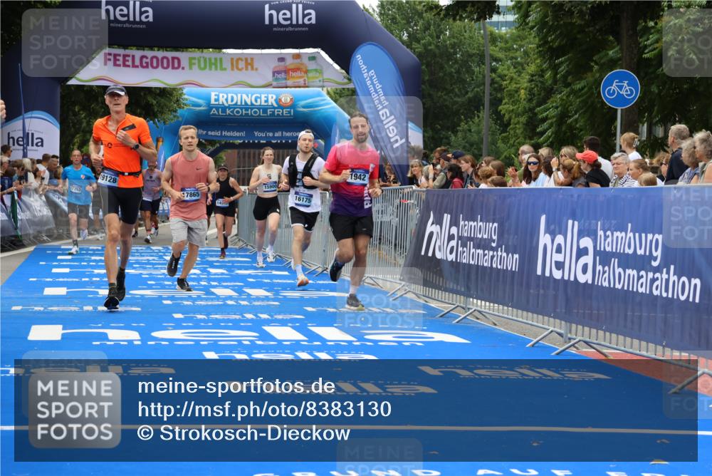 29.06.2025 - hella hamburg halbmarathon Strokosch-Dieckow http://msf.ph/oto/8383130 29.06.2025 10:46:40 Ziel 1920, 1942, 3976, 6630, 9051, 11858, 13525, 13554, 14541, 15026, 15133, 15206, 15714, 15900, 16175, 17353, 17669, 17743, 17865, 18297, 19128 meine-sportfotos.de
