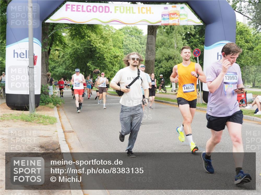 29.06.2025 - hella hamburg halbmarathon MichiJ http://msf.ph/oto/8383135 29.06.2025 10:46:49 Zwischen KM18-KM19 3780, 6327, 8481, 9741, 10271, 11366, 11937, 13993, 14471, 14577, 14631, 15269, 18063 meine-sportfotos.de