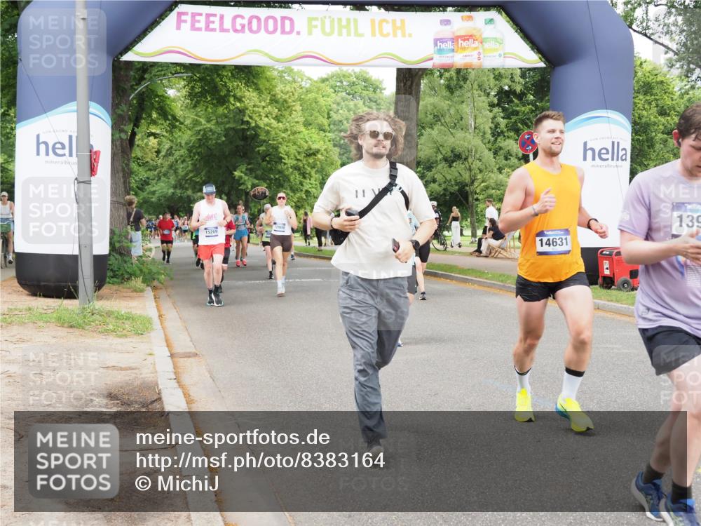 29.06.2025 - hella hamburg halbmarathon MichiJ http://msf.ph/oto/8383164 29.06.2025 10:46:49 Zwischen KM18-KM19 3780, 6327, 8481, 9741, 10271, 11366, 11937, 13993, 14471, 14577, 14631, 15269, 18063 meine-sportfotos.de