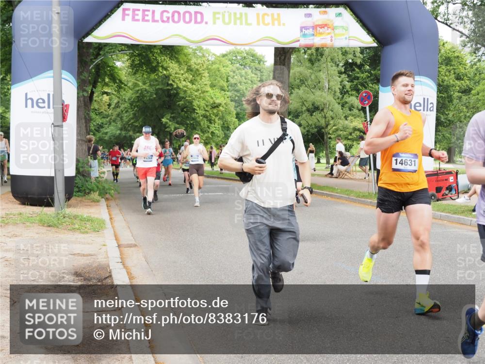 29.06.2025 - hella hamburg halbmarathon MichiJ http://msf.ph/oto/8383176 29.06.2025 10:46:49 Zwischen KM18-KM19 3780, 6327, 8481, 9741, 10271, 11366, 11937, 13993, 14471, 14577, 14631, 15269, 18063 meine-sportfotos.de