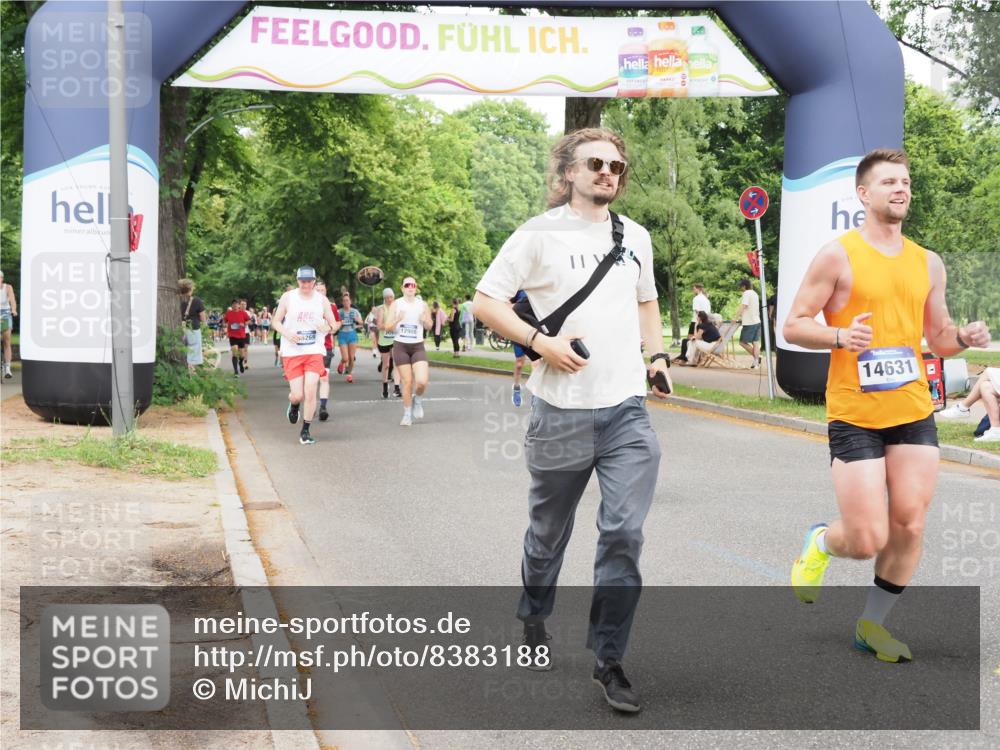 29.06.2025 - hella hamburg halbmarathon MichiJ http://msf.ph/oto/8383188 29.06.2025 10:46:49 Zwischen KM18-KM19 3780, 6327, 8481, 9741, 10271, 11366, 11937, 13993, 14471, 14577, 14631, 15269, 18063 meine-sportfotos.de