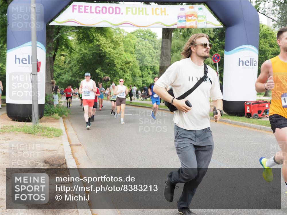 29.06.2025 - hella hamburg halbmarathon MichiJ http://msf.ph/oto/8383213 29.06.2025 10:46:50 Zwischen KM18-KM19 3780, 6327, 8481, 8531, 9741, 10271, 11366, 13993, 14471, 14577, 14631, 15269, 18063, 18624 meine-sportfotos.de