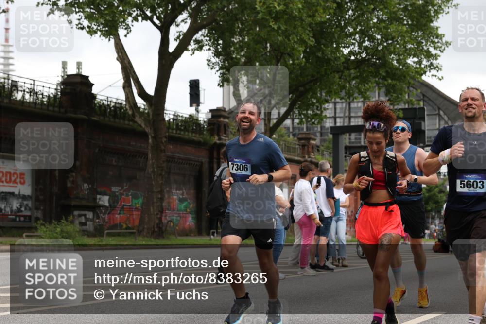29.06.2025 - hella hamburg halbmarathon Yannick Fuchs http://msf.ph/oto/8383265 29.06.2025 10:55:05 20KM 1188, 1453, 1823, 2426, 2661, 3698, 5379, 5602, 5603, 5613, 5775, 6201, 6674, 6708, 6921, 7006, 7250, 7306, 7759, 7761, 8177, 8483, 8662, 9020, 9021, 9071, 9611, 9984, 10295, 10882, 12377, 12789, 12908, 13459, 13516, 13558, 16621, 17145, 17181, 17226, 17670, 17951, 18133, 18757, 19117, 19146, 19242 meine-sportfotos.de
