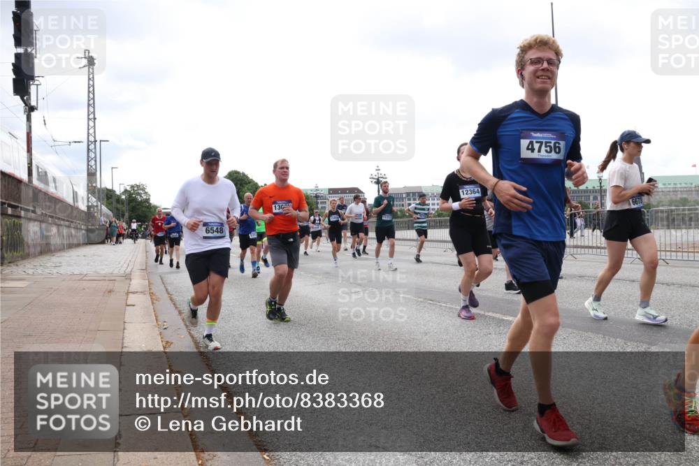 29.06.2025 - hella hamburg halbmarathon Lena Gebhardt http://msf.ph/oto/8383368 29.06.2025 10:40:23 Lombardsbrücke 6548, 136, 11717, 12364, 4756, 6673, 1018, 1037, 1058, 1076, 1291, 1586, 1691, 1899, 2019, 2042, 2109, 2206, 2254, 2515, 2572, 2762, 2763, 2866, 2888, 3237, 3293, 3295, 3515, 3607, 3808, 3810, 4173, 4271, 4411, 4471, 4612, 4756, 4906, 5059, 5113, 5229, 5263, 5351, 5352, 5654, 5702, 5877, 5901, 5975, 6076, 6097, 6229, 6278, 6280, 6363, 6463, 6548, 6673, 6698, 6750, 6866, 6876, 6890, 6920, 7108, 7174, 7455, 7456, 7675, 7850, 7956, 8307, 8378, 8391 meine-sportfotos.de