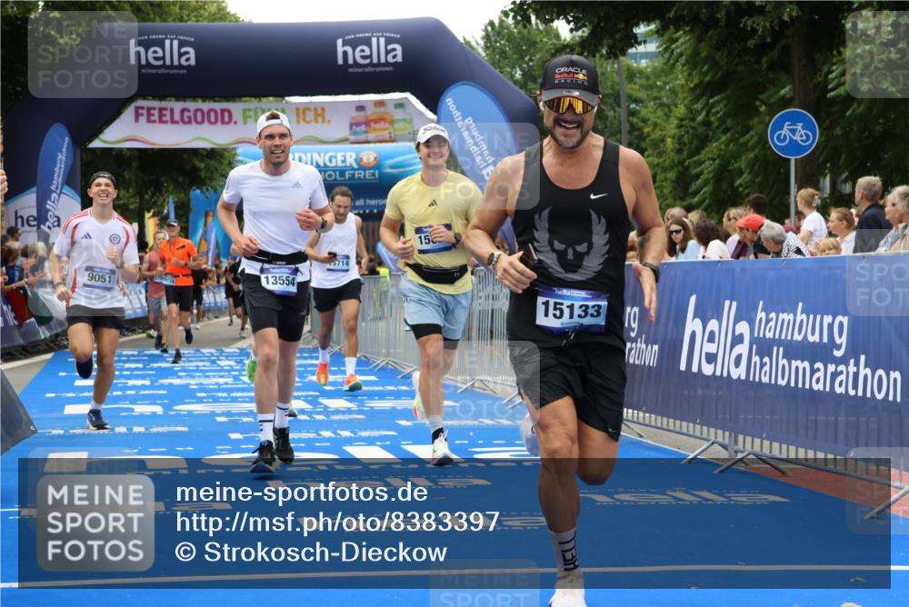 29.06.2025 - hella hamburg halbmarathon Strokosch-Dieckow http://msf.ph/oto/8383397 29.06.2025 10:46:36 Ziel 1920, 1942, 4497, 5459, 8482, 9051, 9232, 9386, 9529, 13525, 13554, 15026, 15133, 15206, 15714, 16175, 17281, 17461, 17743, 17865, 18297, 18882, 19128 meine-sportfotos.de