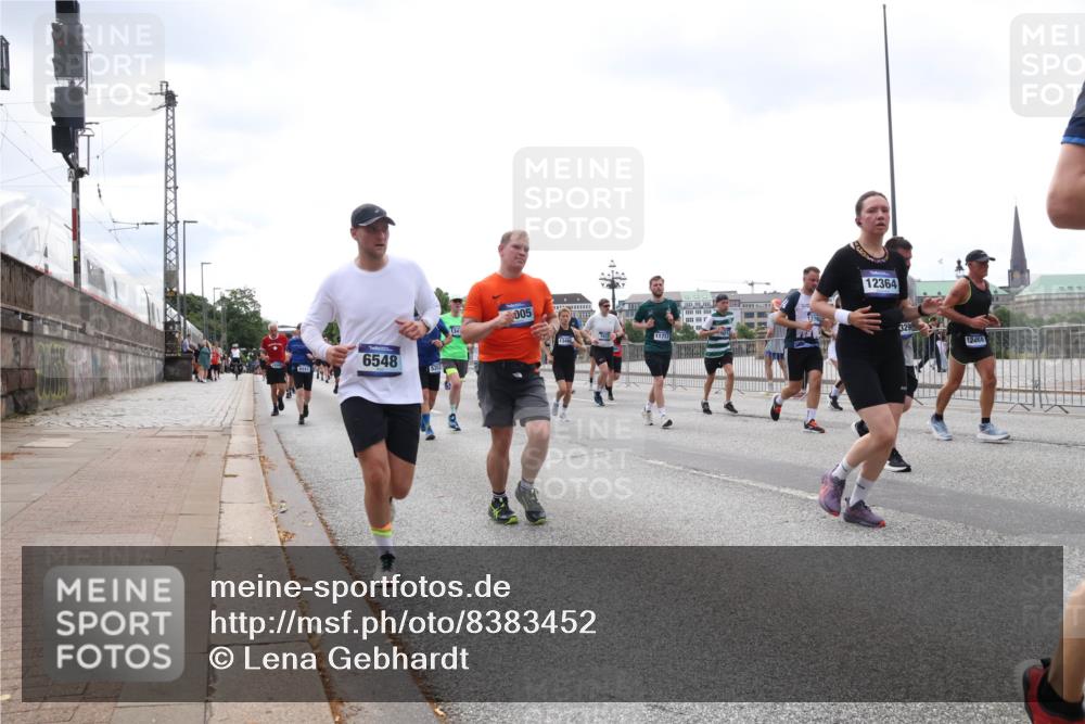 29.06.2025 - hella hamburg halbmarathon Lena Gebhardt http://msf.ph/oto/8383452 29.06.2025 10:40:24 Lombardsbrücke 5113, 6548, 5355, 134, 005, 11712, 12364, 1018, 1037, 1058, 1076, 1291, 1586, 1691, 1899, 2019, 2042, 2109, 2206, 2254, 2515, 2572, 2762, 2763, 2866, 2888, 3237, 3293, 3295, 3515, 3607, 3808, 3810, 4173, 4271, 4411, 4471, 4612, 4756, 4906, 5059, 5113, 5229, 5263, 5351, 5352, 5654, 5702, 5877, 5901, 5975, 6076, 6097, 6229, 6278, 6280, 6363, 6463, 6548, 6673, 6698, 6750, 6866, 6876, 6890, 6920, 7108, 7174, 7455, 7456, 7675, 7850, 7956, 8307, 8378, 8391 meine-sportfotos.de