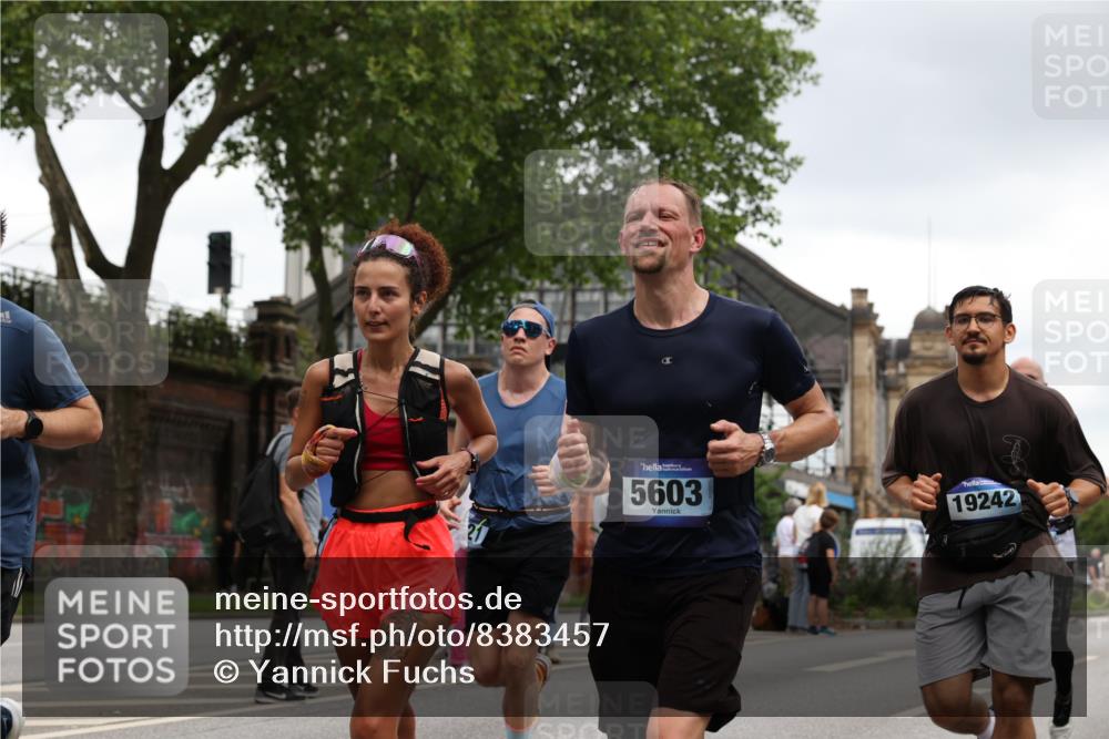 29.06.2025 - hella hamburg halbmarathon Yannick Fuchs http://msf.ph/oto/8383457 29.06.2025 10:55:06 20KM 1188, 1453, 1823, 2426, 2661, 3698, 5379, 5602, 5603, 5613, 5775, 6674, 6708, 6921, 7250, 7306, 7759, 7761, 8177, 8483, 8662, 9021, 9071, 9611, 9984, 10295, 10882, 11515, 12377, 12789, 12908, 13459, 13516, 13558, 16621, 17145, 17181, 17226, 17670, 17951, 18133, 18757, 19117, 19146, 19242 meine-sportfotos.de