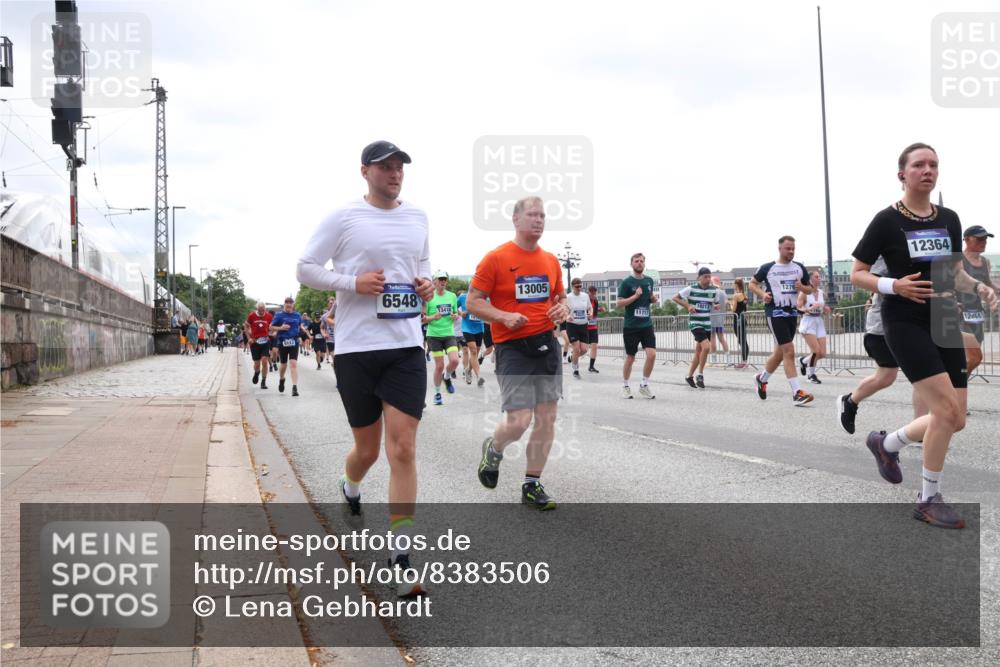 29.06.2025 - hella hamburg halbmarathon Lena Gebhardt http://msf.ph/oto/8383506 29.06.2025 10:40:24 Lombardsbrücke 6548, 13410, 10, 13005, 11717, 1276, 12364, 12444, 1018, 1037, 1058, 1076, 1291, 1586, 1691, 1899, 2019, 2042, 2109, 2206, 2254, 2515, 2572, 2762, 2763, 2866, 2888, 3237, 3293, 3295, 3515, 3607, 3808, 3810, 4173, 4271, 4411, 4471, 4612, 4756, 4906, 5059, 5113, 5229, 5263, 5351, 5352, 5654, 5702, 5877, 5901, 5975, 6076, 6097, 6229, 6278, 6280, 6363, 6463, 6548, 6673, 6698, 6750, 6866, 6876, 6890, 6920, 7108, 7174, 7455, 7456, 7675, 7850, 7956, 8307, 8378, 8391 meine-sportfotos.de