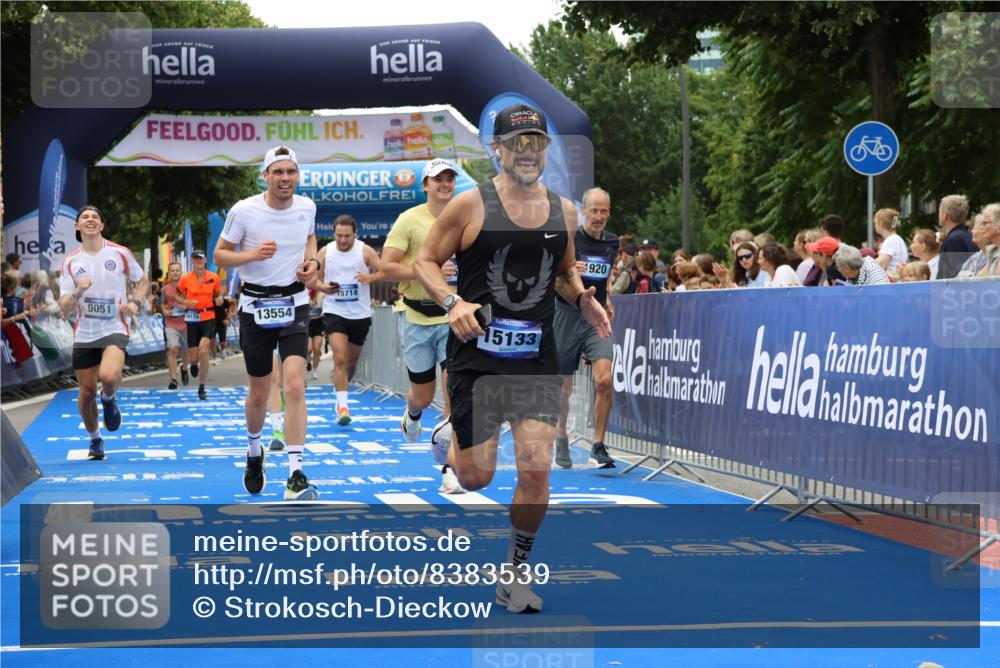 29.06.2025 - hella hamburg halbmarathon Strokosch-Dieckow http://msf.ph/oto/8383539 29.06.2025 10:46:36 Ziel 1920, 1942, 4497, 5459, 8482, 9051, 9232, 9386, 9529, 13525, 13554, 15026, 15133, 15206, 15714, 16175, 17281, 17461, 17743, 17865, 18297, 18882, 19128 meine-sportfotos.de