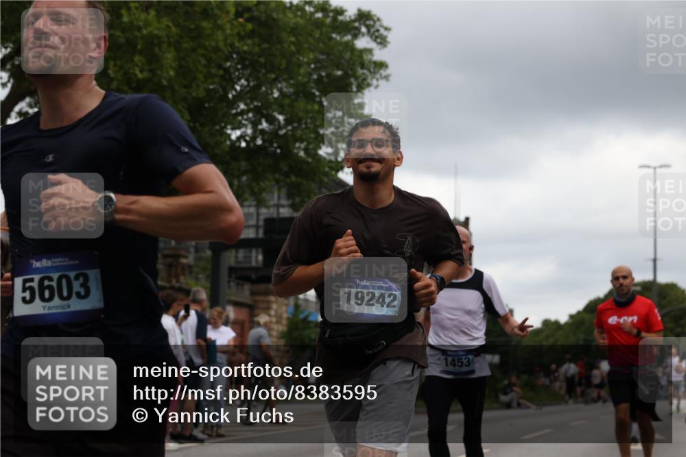 29.06.2025 - hella hamburg halbmarathon Yannick Fuchs http://msf.ph/oto/8383595 29.06.2025 10:55:06 20KM 1188, 1453, 1823, 2426, 2661, 3698, 5379, 5602, 5603, 5613, 5775, 6674, 6708, 6921, 7250, 7306, 7759, 7761, 8177, 8483, 8662, 9021, 9071, 9611, 9984, 10295, 10882, 11515, 12377, 12789, 12908, 13459, 13516, 13558, 16621, 17145, 17181, 17226, 17670, 17951, 18133, 18757, 19117, 19146, 19242 meine-sportfotos.de