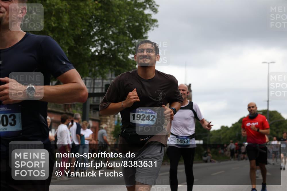 29.06.2025 - hella hamburg halbmarathon Yannick Fuchs http://msf.ph/oto/8383631 29.06.2025 10:55:06 20KM 1188, 1453, 1823, 2426, 2661, 3698, 5379, 5602, 5603, 5613, 5775, 6674, 6708, 6921, 7250, 7306, 7759, 7761, 8177, 8483, 8662, 9021, 9071, 9611, 9984, 10295, 10882, 11515, 12377, 12789, 12908, 13459, 13516, 13558, 16621, 17145, 17181, 17226, 17670, 17951, 18133, 18757, 19117, 19146, 19242 meine-sportfotos.de