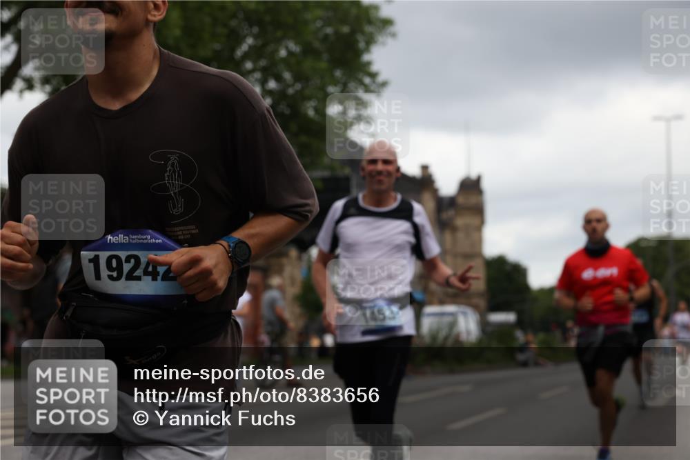 29.06.2025 - hella hamburg halbmarathon Yannick Fuchs http://msf.ph/oto/8383656 29.06.2025 10:55:07 20KM 1188, 1453, 1823, 2426, 2661, 3698, 5379, 5602, 5603, 5613, 5775, 6674, 6708, 6921, 7250, 7306, 7759, 7761, 8177, 8483, 9071, 9453, 9611, 9984, 10295, 10882, 11515, 12377, 12789, 12908, 13459, 13516, 13558, 16621, 17145, 17181, 17226, 17670, 17951, 18133, 18757, 19117, 19146, 19242 meine-sportfotos.de