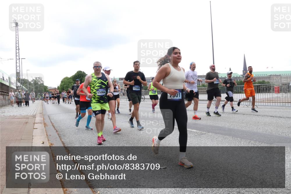 29.06.2025 - hella hamburg halbmarathon Lena Gebhardt http://msf.ph/oto/8383709 29.06.2025 10:49:39 Lombardsbrücke 3183, 16, 15064, 17089, 7501, 1040, 1041, 1525, 1625, 1805, 1888, 2067, 2212, 2466, 2527, 2541, 2668, 2862, 2927, 2997, 3070, 3183, 3232, 3383, 3943, 4403, 4525, 4527, 4589, 4769, 4809, 4870, 5076, 5106, 5463, 5552, 5694, 6191, 6694, 6989, 7301, 7305, 7339, 7366, 7650, 7679, 7931, 7936, 8065, 8549, 9015, 9162, 9245, 9261, 10033, 10038, 10130, 10333, 10403, 10479, 10683, 10704, 10782, 10785, 11558, 11631, 12124, 12388, 13764, 14545, 14692 meine-sportfotos.de