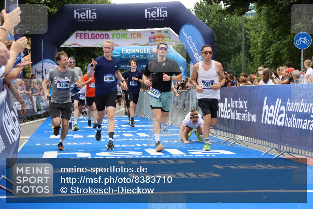 29.06.2025 - hella hamburg halbmarathon Strokosch-Dieckow http://msf.ph/oto/8383710 29.06.2025 10:46:30 Ziel 2222, 2842, 4237, 4497, 5459, 6421, 6978, 7335, 8482, 8981, 9051, 9232, 9386, 9529, 9786, 11185, 11773, 12891, 13525, 13554, 14045, 14228, 14482, 15026, 15133, 15157, 15206, 17281, 17461, 18637, 18882, 19209 meine-sportfotos.de