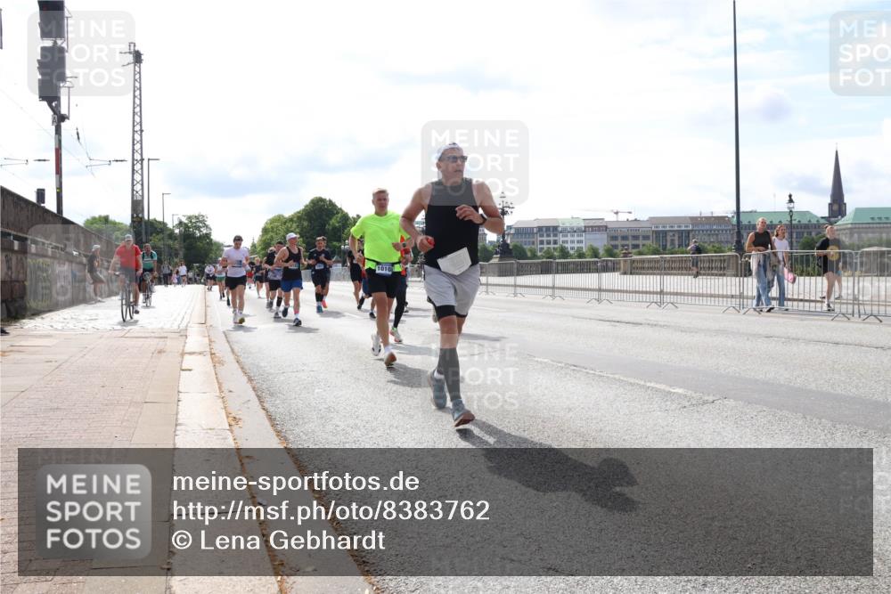 29.06.2025 - hella hamburg halbmarathon Lena Gebhardt http://msf.ph/oto/8383762 29.06.2025 10:15:43 Lombardsbrücke 1010, 1156, 1440, 1651, 2076, 2110, 2720, 2989, 3167, 3417, 4007, 4466, 4492, 4494, 5069, 5271, 5423, 5739, 5986, 6376, 6576, 7452, 7809, 7810, 7897, 7941, 7942, 8256, 8554, 8746, 8885, 9192, 9307, 9423, 9657, 9675, 9784, 9847, 9997, 10108, 10608, 10775, 10858, 11113, 11303, 11478, 11774, 11783, 11818, 12427, 12457, 12469, 12521, 13179, 13197, 13453, 13500, 13818, 13951, 14413, 14423, 14550, 14552, 15150, 15307, 15740 meine-sportfotos.de