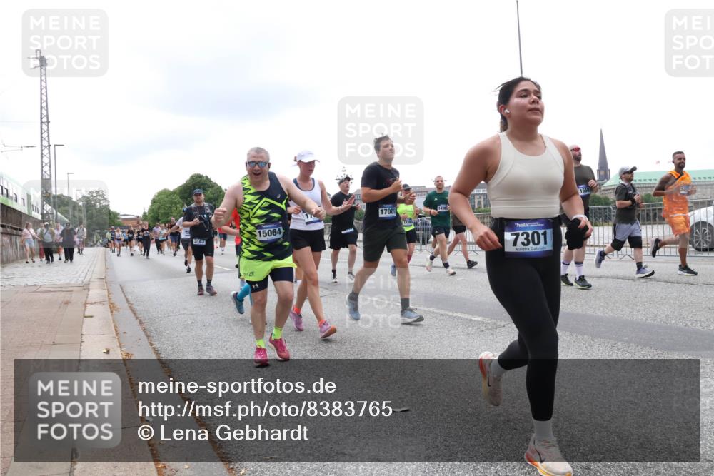 29.06.2025 - hella hamburg halbmarathon Lena Gebhardt http://msf.ph/oto/8383765 29.06.2025 10:49:39 Lombardsbrücke 3183, 15064, 17089, 1438, 7301, 1558, 1040, 1041, 1525, 1625, 1805, 1888, 2067, 2212, 2466, 2527, 2541, 2668, 2862, 2927, 2997, 3070, 3183, 3232, 3383, 3943, 4403, 4525, 4527, 4589, 4769, 4809, 4870, 5076, 5106, 5463, 5552, 5694, 6191, 6694, 6989, 7301, 7305, 7339, 7366, 7650, 7679, 7931, 7936, 8065, 8549, 9015, 9162, 9245, 9261, 10033, 10038, 10130, 10333, 10403, 10479, 10683, 10704, 10782, 10785, 11558, 11631, 12124, 12388, 13764, 14545, 14692 meine-sportfotos.de