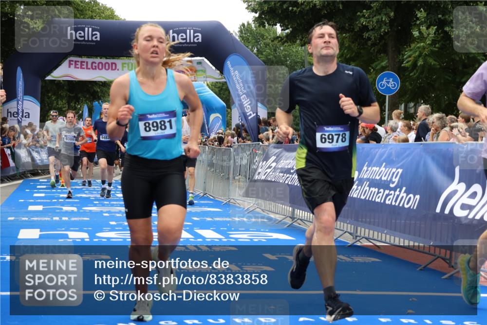 29.06.2025 - hella hamburg halbmarathon Strokosch-Dieckow http://msf.ph/oto/8383858 29.06.2025 10:46:28 Ziel 2222, 2842, 4237, 4497, 5459, 6421, 6978, 7335, 8482, 8981, 9232, 9386, 9529, 9786, 11185, 11773, 12171, 12651, 12891, 13525, 13698, 14045, 14228, 14482, 15133, 15157, 15206, 16127, 17281, 17461, 18211, 18637, 18882, 19209 meine-sportfotos.de