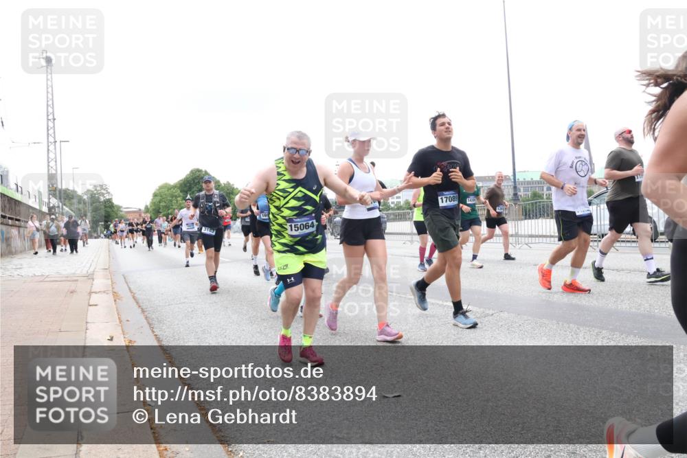 29.06.2025 - hella hamburg halbmarathon Lena Gebhardt http://msf.ph/oto/8383894 29.06.2025 10:49:40 Lombardsbrücke 3183, 169, 15064, 17089, 14385, 15, 1040, 1041, 1511, 1525, 1625, 1805, 1888, 2067, 2212, 2466, 2527, 2541, 2668, 2862, 2927, 2997, 3070, 3183, 3232, 3383, 3943, 4525, 4527, 4589, 4769, 4809, 4870, 5076, 5106, 5463, 5552, 5694, 6191, 6694, 6989, 7301, 7305, 7339, 7366, 7650, 7679, 7931, 7936, 8065, 8549, 9015, 9162, 9245, 9261, 10033, 10038, 10130, 10333, 10403, 10479, 10683, 10704, 10782, 10785, 11558, 11631, 12124, 12388, 13764, 14545, 14692 meine-sportfotos.de
