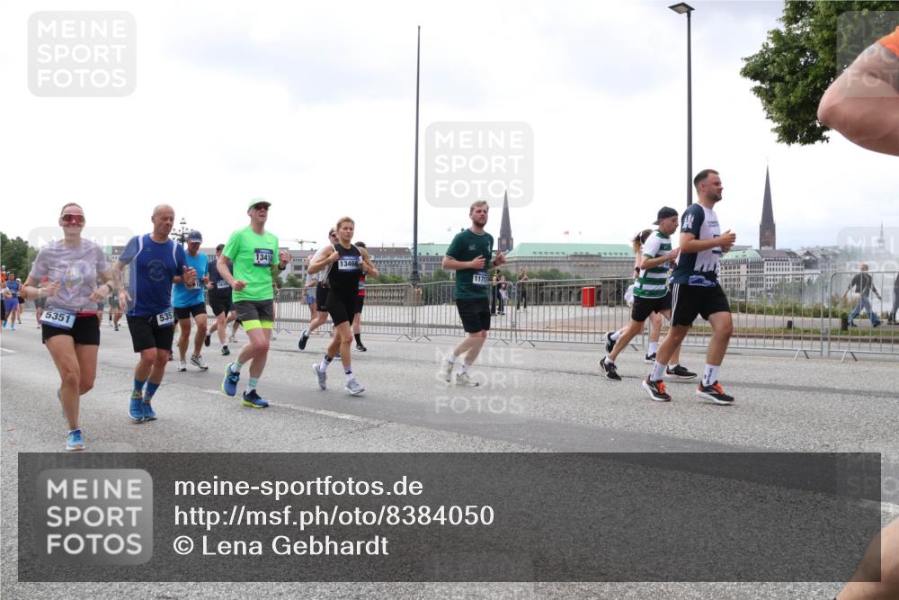 29.06.2025 - hella hamburg halbmarathon Lena Gebhardt http://msf.ph/oto/8384050 29.06.2025 10:40:26 Lombardsbrücke 5351, 535, 13410, 13466, 1018, 1037, 1058, 1076, 1291, 1691, 2019, 2042, 2109, 2173, 2206, 2254, 2515, 2572, 2762, 2763, 2866, 2888, 3237, 3293, 3295, 3306, 3515, 3607, 3808, 3810, 4044, 4173, 4271, 4411, 4471, 4612, 4756, 4906, 4972, 5059, 5113, 5229, 5263, 5351, 5352, 5702, 5877, 5901, 5975, 6076, 6097, 6163, 6229, 6278, 6280, 6363, 6463, 6548, 6673, 6750, 6866, 6876, 6890, 6920, 7108, 7174, 7455, 7675, 7850, 7956, 8307, 8378, 8391 meine-sportfotos.de