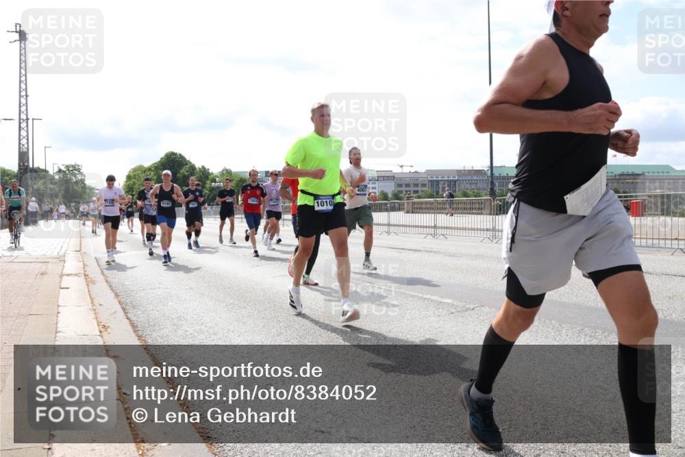 29.06.2025 - hella hamburg halbmarathon Lena Gebhardt http://msf.ph/oto/8384052 29.06.2025 10:15:44 Lombardsbrücke 1010, 1156, 1440, 1651, 2076, 2110, 2720, 2989, 3167, 3417, 4007, 4466, 4492, 4494, 5069, 5271, 5423, 5739, 6376, 6576, 7452, 7809, 7810, 7897, 7941, 7942, 8256, 8554, 8746, 8885, 9192, 9307, 9423, 9657, 9675, 9784, 9847, 9997, 10108, 10608, 10775, 10858, 11113, 11303, 11478, 11774, 11783, 11818, 12427, 12457, 12469, 12521, 13179, 13197, 13453, 13500, 13818, 13951, 14413, 14423, 14550, 14552, 15150, 15307, 15740 meine-sportfotos.de