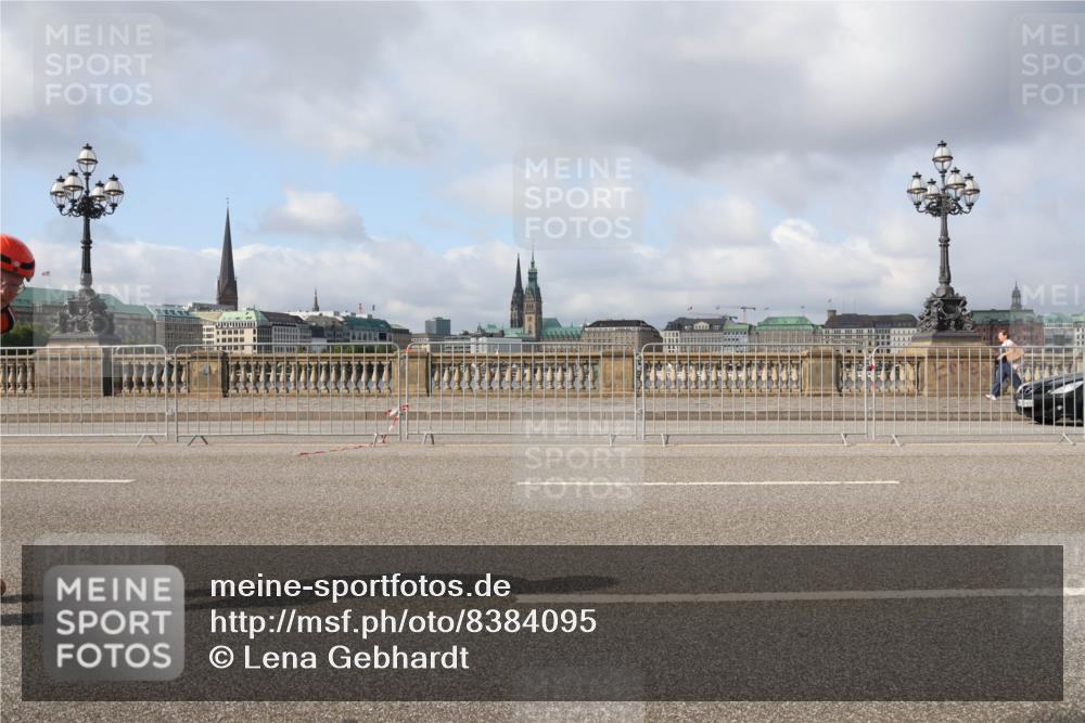 29.06.2025 - hella hamburg halbmarathon Lena Gebhardt http://msf.ph/oto/8384095 29.06.2025 08:52:41 Lombardsbrücke  meine-sportfotos.de
