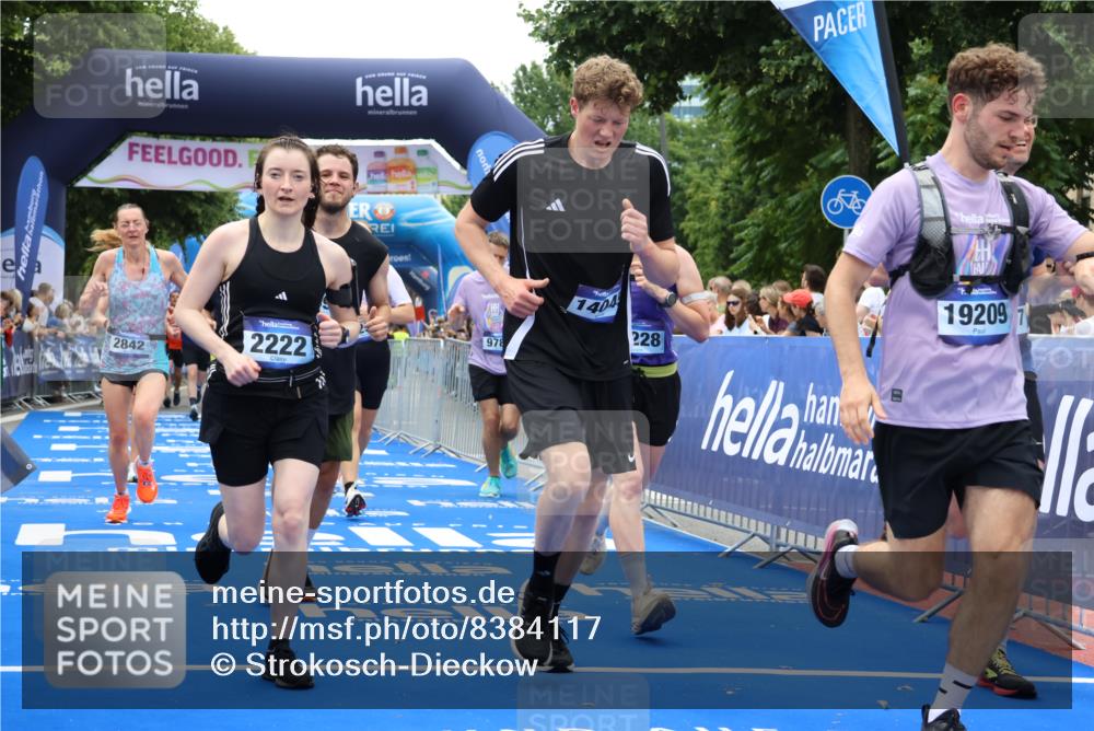 29.06.2025 - hella hamburg halbmarathon Strokosch-Dieckow http://msf.ph/oto/8384117 29.06.2025 10:46:25 Ziel 1600, 2222, 2842, 4237, 4497, 5459, 6421, 6691, 6978, 7335, 8142, 8482, 8981, 9232, 9386, 9529, 9786, 11185, 11773, 12171, 12651, 12891, 13698, 14045, 14200, 14228, 14262, 14482, 15157, 16127, 17281, 17461, 18118, 18211, 18637, 18882, 19209 meine-sportfotos.de