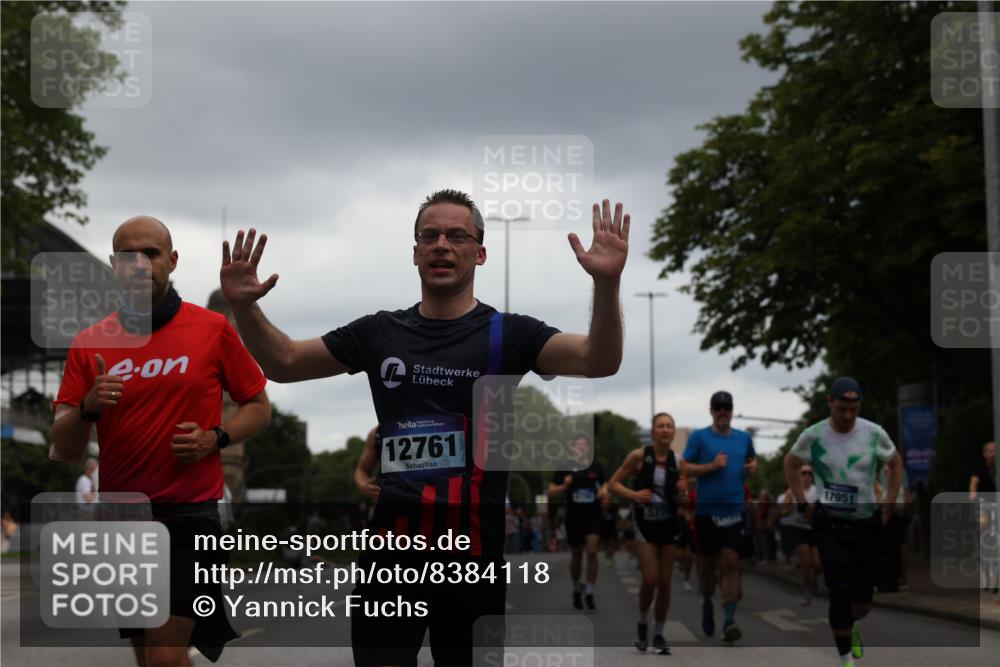 29.06.2025 - hella hamburg halbmarathon Yannick Fuchs http://msf.ph/oto/8384118 29.06.2025 10:55:08 20KM 1188, 1453, 1823, 2426, 2661, 3698, 5379, 5602, 5603, 5613, 5775, 6674, 6708, 6921, 7250, 7306, 7759, 7761, 8177, 8483, 9071, 9453, 9611, 9984, 10295, 10882, 11515, 12377, 12789, 12908, 13459, 13516, 13558, 16621, 17145, 17181, 17226, 17670, 17951, 18133, 18757, 19117, 19146, 19242 meine-sportfotos.de