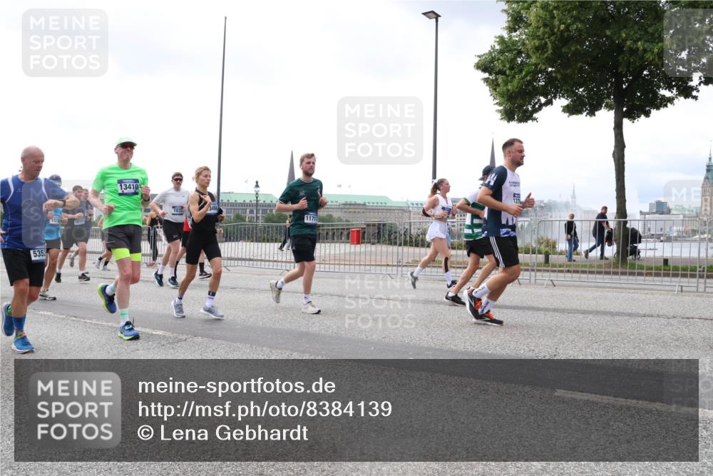 29.06.2025 - hella hamburg halbmarathon Lena Gebhardt http://msf.ph/oto/8384139 29.06.2025 10:40:26 Lombardsbrücke 535, 1018, 18101, 13410, 1037, 3466, 11717, 127, 1018, 1037, 1058, 1076, 1291, 1691, 2019, 2042, 2109, 2173, 2206, 2254, 2515, 2572, 2762, 2763, 2866, 2888, 3237, 3293, 3295, 3306, 3515, 3607, 3808, 3810, 4044, 4173, 4271, 4411, 4471, 4612, 4756, 4906, 4972, 5059, 5113, 5229, 5263, 5351, 5352, 5702, 5877, 5901, 5975, 6076, 6097, 6163, 6229, 6278, 6280, 6363, 6463, 6548, 6673, 6750, 6866, 6876, 6890, 6920, 7108, 7174, 7455, 7675, 7850, 7956, 8307, 8378, 8391 meine-sportfotos.de