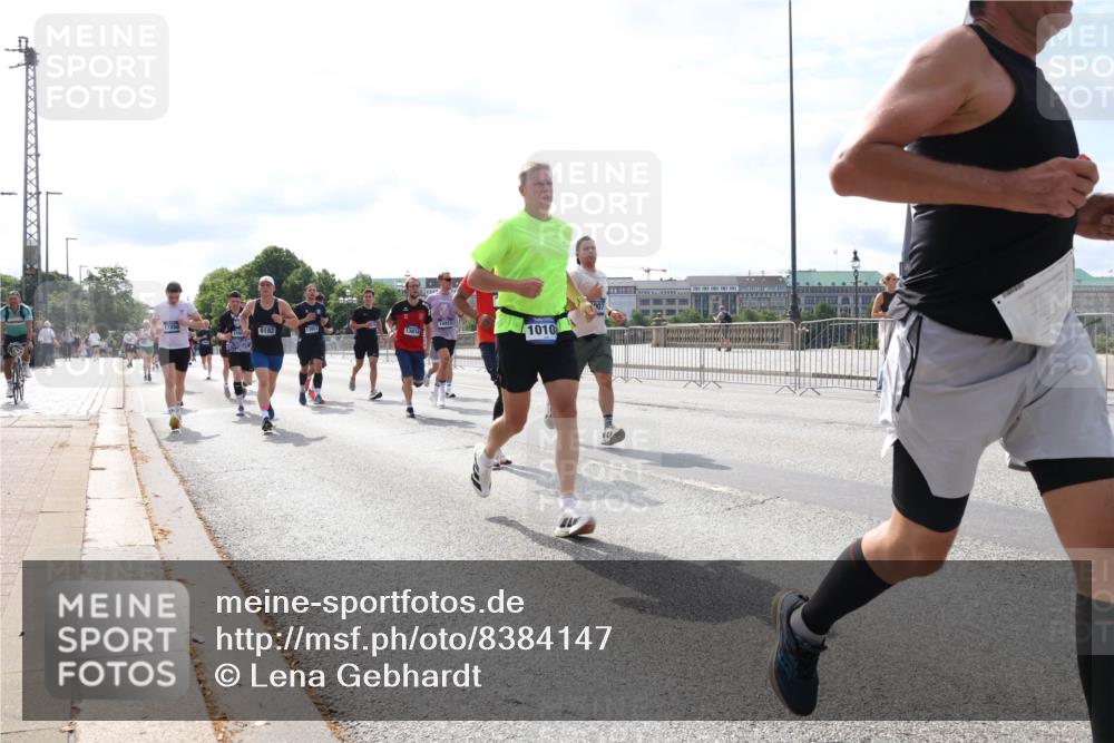 29.06.2025 - hella hamburg halbmarathon Lena Gebhardt http://msf.ph/oto/8384147 29.06.2025 10:15:44 Lombardsbrücke 9192, 13818, 1010, 1156, 1440, 1651, 2076, 2110, 2720, 2989, 3167, 3417, 4007, 4466, 4492, 4494, 5069, 5271, 5423, 5739, 6376, 6576, 7452, 7809, 7810, 7897, 7941, 7942, 8256, 8554, 8746, 8885, 9192, 9307, 9423, 9657, 9675, 9784, 9847, 9997, 10108, 10608, 10775, 10858, 11113, 11303, 11478, 11774, 11783, 11818, 12427, 12457, 12469, 12521, 13179, 13197, 13453, 13500, 13818, 13951, 14413, 14423, 14550, 14552, 15150, 15307, 15740 meine-sportfotos.de