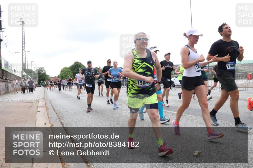 29.06.2025 - hella hamburg halbmarathon Lena Gebhardt http://msf.ph/oto/8384182 29.06.2025 10:49:40 Lombardsbrücke 3183, 180, 16944, 150, 170, 17089, 1040, 1041, 1511, 1525, 1625, 1805, 1888, 2067, 2212, 2466, 2527, 2541, 2668, 2862, 2927, 2997, 3070, 3183, 3232, 3383, 3943, 4525, 4527, 4589, 4769, 4809, 4870, 5076, 5106, 5463, 5552, 5694, 6191, 6694, 6989, 7301, 7305, 7339, 7366, 7650, 7679, 7931, 7936, 8065, 8549, 9015, 9162, 9245, 9261, 10033, 10038, 10130, 10333, 10403, 10479, 10683, 10704, 10782, 10785, 11558, 11631, 12124, 12388, 13764, 14545, 14692 meine-sportfotos.de