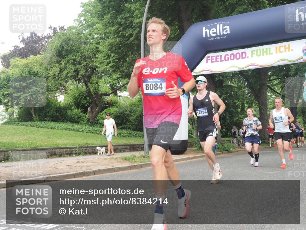 29.06.2025 - hella hamburg halbmarathon KatJ http://msf.ph/oto/8384214 29.06.2025 10:25:38 Zwischen KM18-KM19 1411, 1571, 4860, 8084, 8362 meine-sportfotos.de