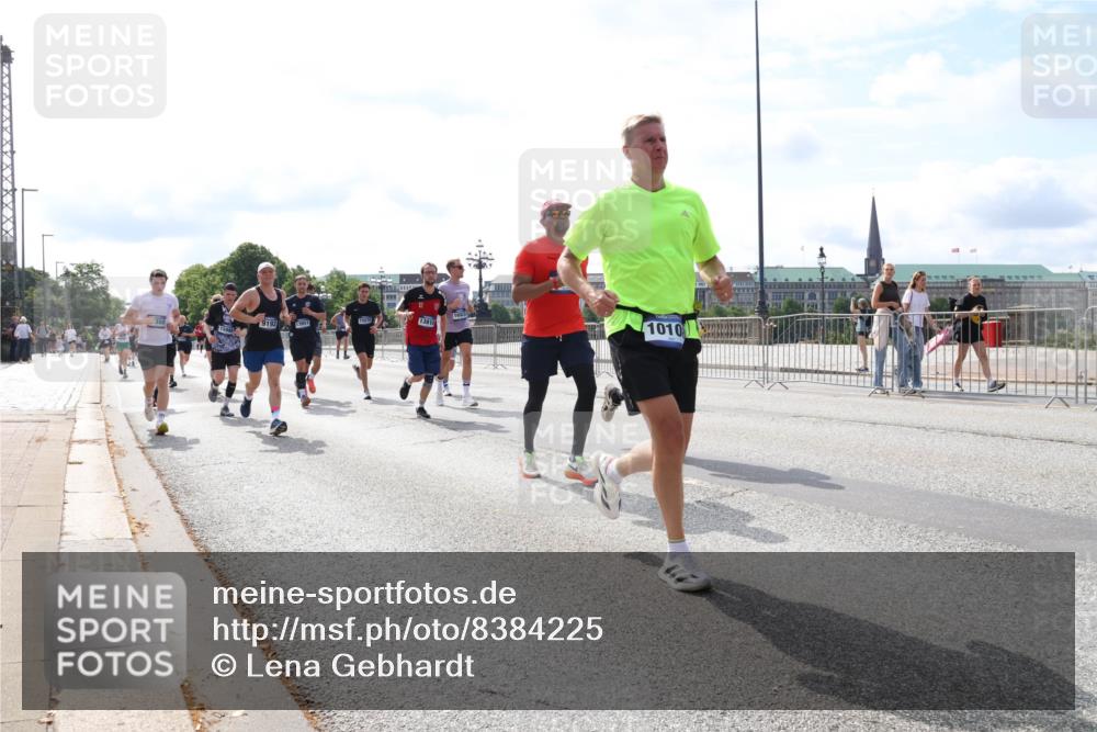 29.06.2025 - hella hamburg halbmarathon Lena Gebhardt http://msf.ph/oto/8384225 29.06.2025 10:15:45 Lombardsbrücke 9192, 1381, 1010, 1156, 1440, 1651, 2076, 2110, 2436, 2720, 2989, 3167, 3417, 4007, 4466, 4492, 4494, 5069, 5271, 5423, 5739, 6376, 6576, 7452, 7809, 7810, 7897, 7941, 7942, 8256, 8554, 8746, 8885, 9192, 9307, 9423, 9657, 9675, 9784, 9847, 9997, 10108, 10608, 10775, 10858, 11113, 11303, 11478, 11774, 11783, 11818, 12427, 12457, 12469, 12521, 13179, 13197, 13453, 13500, 13818, 13951, 14413, 14423, 14550, 14552, 15150, 15307, 15740 meine-sportfotos.de