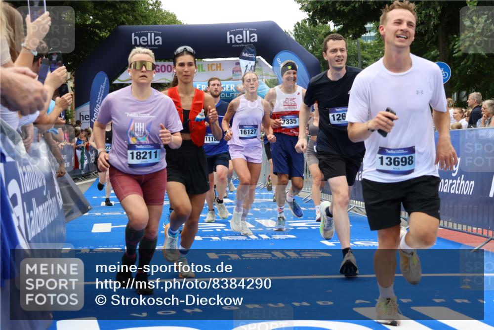 29.06.2025 - hella hamburg halbmarathon Strokosch-Dieckow http://msf.ph/oto/8384290 29.06.2025 10:46:23 Ziel 1600, 2222, 2842, 4237, 4497, 6421, 6691, 6978, 7335, 8142, 8482, 8981, 9232, 9386, 9786, 11185, 11773, 12171, 12651, 12891, 13698, 14045, 14200, 14228, 14262, 14482, 15157, 16127, 18118, 18211, 18637, 19209 meine-sportfotos.de