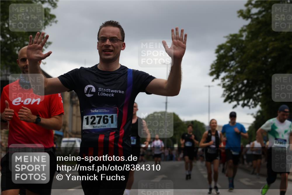 29.06.2025 - hella hamburg halbmarathon Yannick Fuchs http://msf.ph/oto/8384310 29.06.2025 10:55:08 20KM 1188, 1453, 1823, 2426, 2661, 3698, 5379, 5602, 5603, 5613, 5775, 6674, 6708, 6921, 7250, 7306, 7759, 7761, 8177, 8483, 9071, 9453, 9611, 9984, 10295, 10882, 11515, 12377, 12789, 12908, 13459, 13516, 13558, 16621, 17145, 17181, 17226, 17670, 17951, 18133, 18757, 19117, 19146, 19242 meine-sportfotos.de