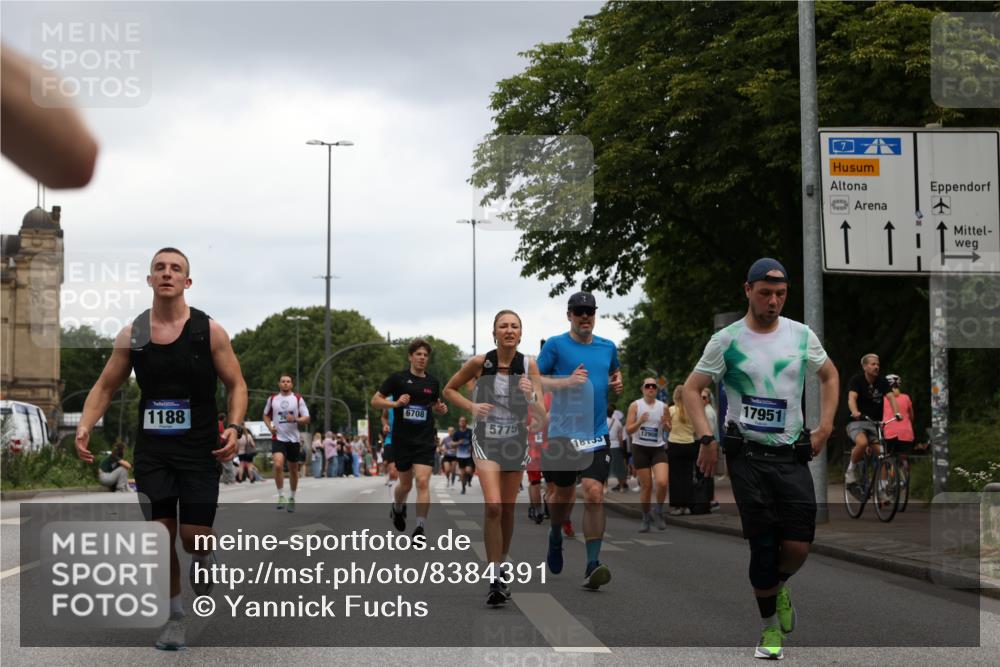 29.06.2025 - hella hamburg halbmarathon Yannick Fuchs http://msf.ph/oto/8384391 29.06.2025 10:55:09 20KM 1188, 1453, 1823, 2426, 2661, 3698, 5379, 5602, 5603, 5613, 5775, 6674, 6708, 6921, 7250, 7306, 7759, 7761, 8177, 8483, 9071, 9453, 9611, 9984, 10295, 10882, 11515, 12377, 12789, 12908, 13459, 13516, 13558, 15008, 16621, 17145, 17181, 17226, 17670, 17951, 18133, 18757, 19242 meine-sportfotos.de