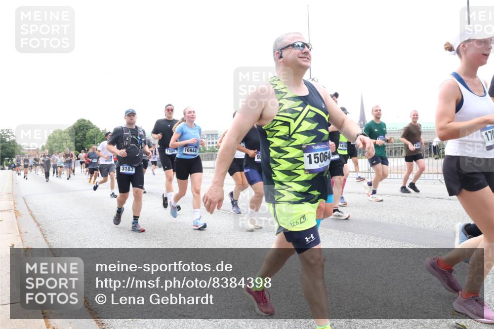 29.06.2025 - hella hamburg halbmarathon Lena Gebhardt http://msf.ph/oto/8384398 29.06.2025 10:49:41 Lombardsbrücke 3183, 180, 16944, 9, 15064, 14390, 17, 1040, 1041, 1487, 1511, 1525, 1625, 1805, 1888, 2067, 2212, 2466, 2527, 2541, 2668, 2862, 2927, 2997, 3070, 3183, 3232, 3383, 3943, 4525, 4527, 4589, 4769, 4809, 4870, 5076, 5106, 5463, 5552, 5694, 6191, 6694, 6989, 7301, 7305, 7339, 7366, 7650, 7679, 7931, 7936, 8065, 8549, 9015, 9162, 9245, 9261, 10033, 10038, 10130, 10333, 10403, 10479, 10683, 10704, 11558, 11631, 12124, 12388, 13764, 14545, 14692 meine-sportfotos.de