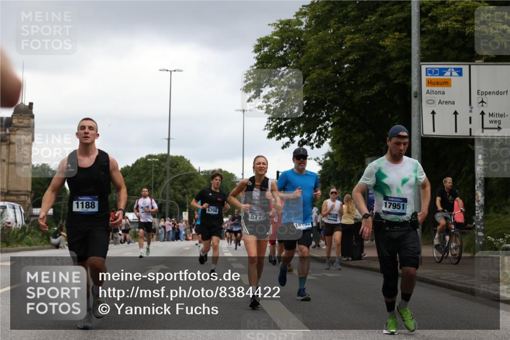 29.06.2025 - hella hamburg halbmarathon Yannick Fuchs http://msf.ph/oto/8384422 29.06.2025 10:55:09 20KM 1188, 1453, 1823, 2426, 2661, 3698, 5379, 5602, 5603, 5613, 5775, 6674, 6708, 6921, 7250, 7306, 7759, 7761, 8177, 8483, 9071, 9453, 9611, 9984, 10295, 10882, 11515, 12377, 12789, 12908, 13459, 13516, 13558, 15008, 16621, 17145, 17181, 17226, 17670, 17951, 18133, 18757, 19242 meine-sportfotos.de