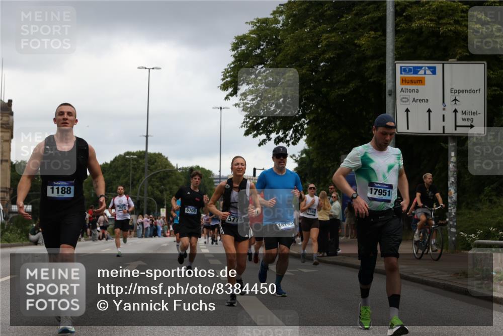 29.06.2025 - hella hamburg halbmarathon Yannick Fuchs http://msf.ph/oto/8384450 29.06.2025 10:55:09 20KM 1188, 1453, 1823, 2426, 2661, 3698, 5379, 5602, 5603, 5613, 5775, 6674, 6708, 6921, 7250, 7306, 7759, 7761, 8177, 8483, 9071, 9453, 9611, 9984, 10295, 10882, 11515, 12377, 12789, 12908, 13459, 13516, 13558, 15008, 16621, 17145, 17181, 17226, 17670, 17951, 18133, 18757, 19242 meine-sportfotos.de