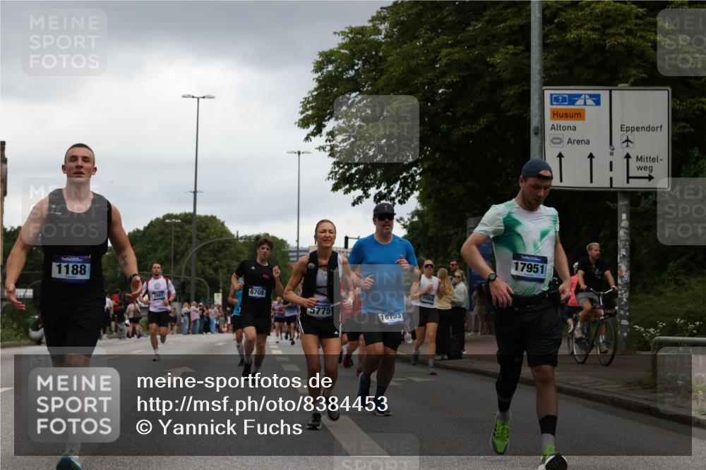 29.06.2025 - hella hamburg halbmarathon Yannick Fuchs http://msf.ph/oto/8384453 29.06.2025 10:55:09 20KM 1188, 1453, 1823, 2426, 2661, 3698, 5379, 5602, 5603, 5613, 5775, 6674, 6708, 6921, 7250, 7306, 7759, 7761, 8177, 8483, 9071, 9453, 9611, 9984, 10295, 10882, 11515, 12377, 12789, 12908, 13459, 13516, 13558, 15008, 16621, 17145, 17181, 17226, 17670, 17951, 18133, 18757, 19242 meine-sportfotos.de