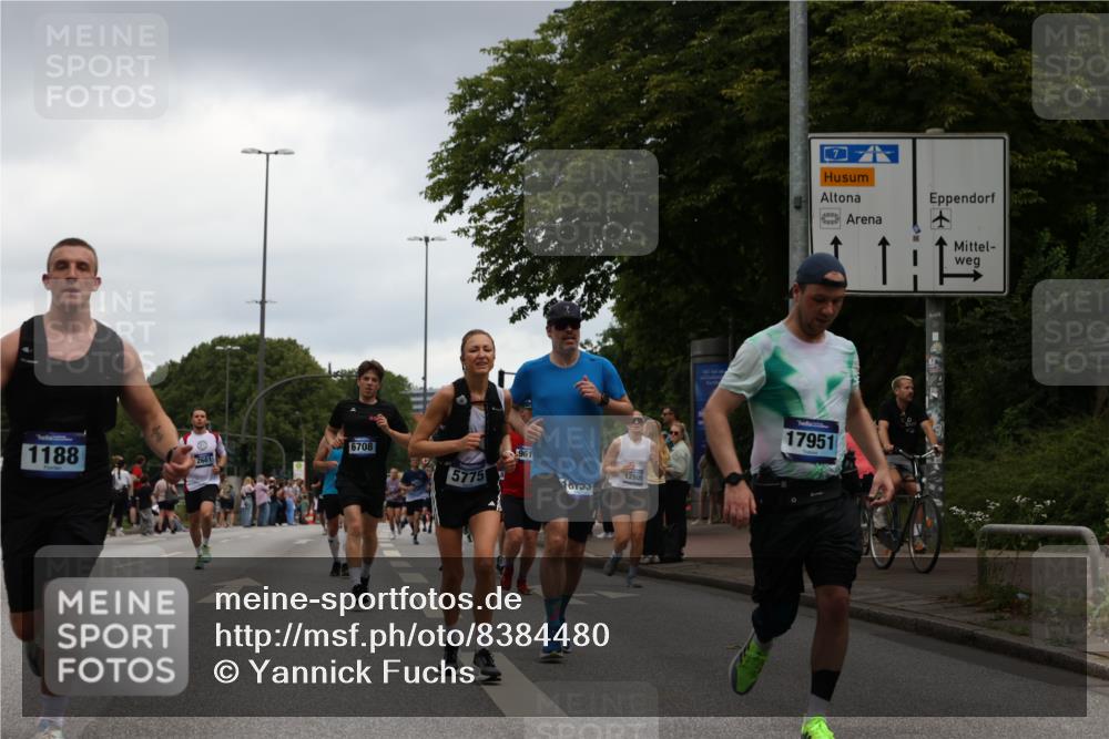 29.06.2025 - hella hamburg halbmarathon Yannick Fuchs http://msf.ph/oto/8384480 29.06.2025 10:55:09 20KM 1188, 1453, 1823, 2426, 2661, 3698, 5379, 5602, 5603, 5613, 5775, 6674, 6708, 6921, 7250, 7306, 7759, 7761, 8177, 8483, 9071, 9453, 9611, 9984, 10295, 10882, 11515, 12377, 12789, 12908, 13459, 13516, 13558, 15008, 16621, 17145, 17181, 17226, 17670, 17951, 18133, 18757, 19242 meine-sportfotos.de