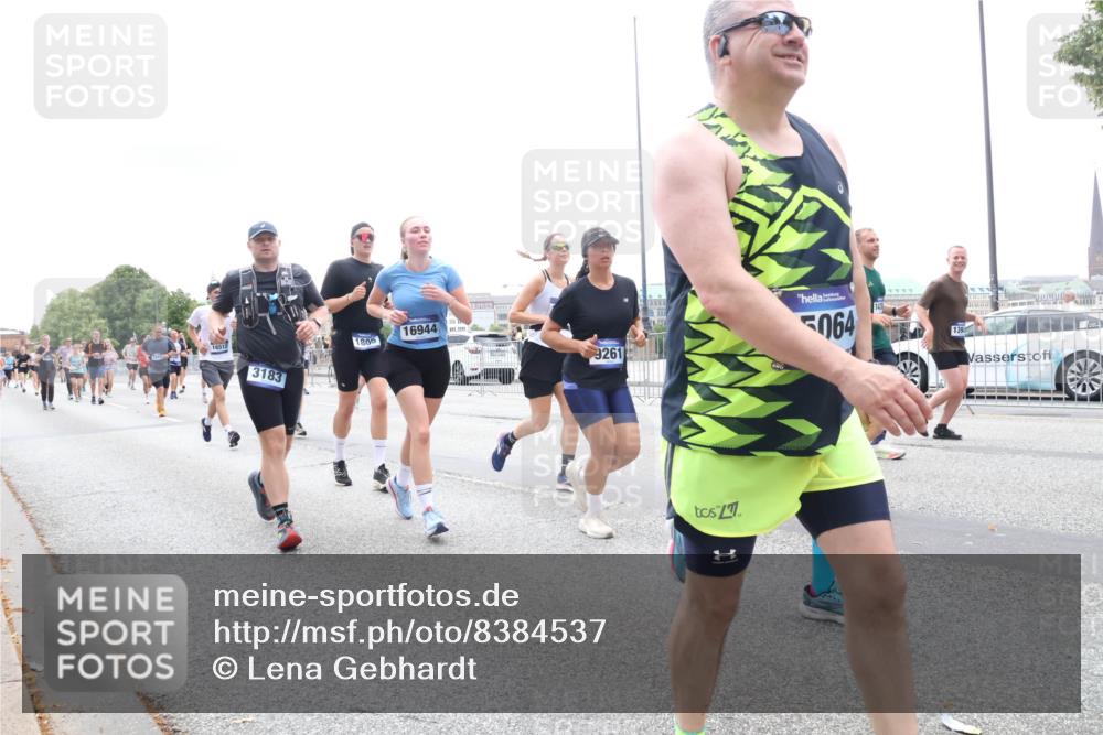 29.06.2025 - hella hamburg halbmarathon Lena Gebhardt http://msf.ph/oto/8384537 29.06.2025 10:49:41 Lombardsbrücke 16512, 3183, 1805, 16944, 9261, 064, 139, 1040, 1041, 1487, 1511, 1525, 1625, 1805, 1888, 2067, 2212, 2466, 2527, 2541, 2668, 2862, 2927, 2997, 3070, 3183, 3232, 3383, 3943, 4525, 4527, 4589, 4769, 4809, 4870, 5076, 5106, 5463, 5552, 5694, 6191, 6694, 6989, 7301, 7305, 7339, 7366, 7650, 7679, 7931, 7936, 8065, 8549, 9015, 9162, 9245, 9261, 10033, 10038, 10130, 10333, 10403, 10479, 10683, 10704, 11558, 11631, 12124, 12388, 13764, 14545, 14692 meine-sportfotos.de