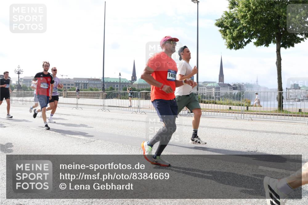 29.06.2025 - hella hamburg halbmarathon Lena Gebhardt http://msf.ph/oto/8384669 29.06.2025 10:15:46 Lombardsbrücke 13818, 6923, 14630, 400, 1156, 1440, 1651, 2076, 2110, 2436, 2720, 2989, 3167, 3417, 4007, 4466, 4492, 4494, 4828, 5069, 5271, 5423, 5739, 6376, 6576, 7452, 7809, 7810, 7897, 7941, 7942, 8256, 8554, 8746, 8885, 9192, 9307, 9423, 9657, 9675, 9784, 9997, 10108, 10608, 10775, 10858, 11113, 11303, 11478, 11774, 11783, 11818, 12427, 12457, 12469, 12521, 13179, 13197, 13453, 13500, 13818, 13951, 14413, 14423, 14550, 14552, 15150, 15307, 15740 meine-sportfotos.de