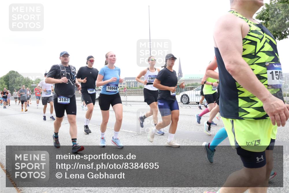 29.06.2025 - hella hamburg halbmarathon Lena Gebhardt http://msf.ph/oto/8384695 29.06.2025 10:49:41 Lombardsbrücke 16512, 3183, 1805, 16944, 1907, 143, 150, 1040, 1041, 1487, 1511, 1525, 1625, 1805, 1888, 2067, 2212, 2466, 2527, 2541, 2668, 2862, 2927, 2997, 3070, 3183, 3232, 3383, 3943, 4525, 4527, 4589, 4769, 4809, 4870, 5076, 5106, 5463, 5552, 5694, 6191, 6694, 6989, 7301, 7305, 7339, 7366, 7650, 7679, 7931, 7936, 8065, 8549, 9015, 9162, 9245, 9261, 10033, 10038, 10130, 10333, 10403, 10479, 10683, 10704, 11558, 11631, 12124, 12388, 13764, 14545, 14692 meine-sportfotos.de