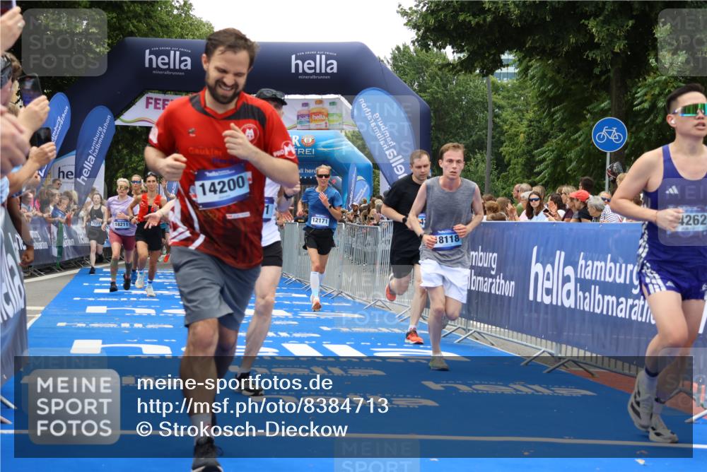 29.06.2025 - hella hamburg halbmarathon Strokosch-Dieckow http://msf.ph/oto/8384713 29.06.2025 10:46:19 Ziel 1569, 1600, 2048, 2222, 2590, 2842, 3056, 4237, 4949, 6388, 6421, 6691, 6978, 7335, 8142, 8981, 9497, 10796, 11185, 11773, 12171, 12651, 12891, 13698, 14045, 14200, 14228, 14262, 14482, 15157, 16127, 17190, 18118, 18211, 18637, 19209 meine-sportfotos.de