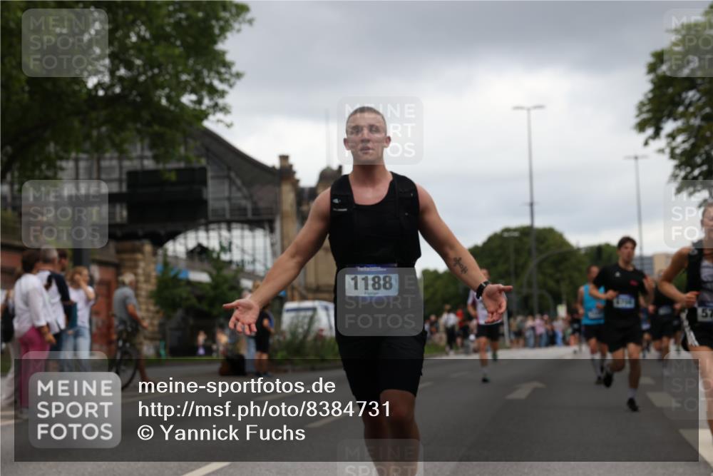 29.06.2025 - hella hamburg halbmarathon Yannick Fuchs http://msf.ph/oto/8384731 29.06.2025 10:55:10 20KM 1188, 1453, 1823, 2426, 2661, 3698, 5379, 5602, 5603, 5613, 5775, 6674, 6708, 6921, 7250, 7306, 7759, 7761, 8177, 8483, 9071, 9453, 9611, 9752, 9984, 10295, 10882, 11515, 12377, 12789, 12908, 13459, 13516, 13558, 15008, 16621, 17145, 17181, 17226, 17670, 17951, 18133, 18757, 19242 meine-sportfotos.de